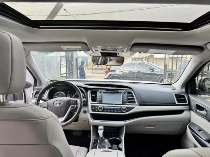 Toyota Highlander   - 2017
