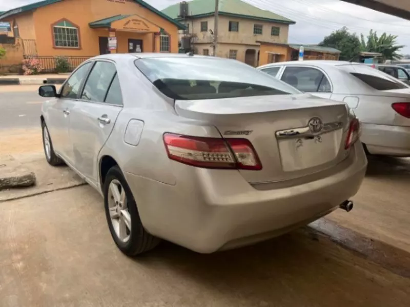 Toyota Camry   - 2010