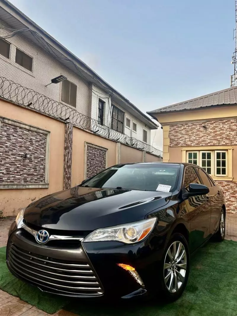 Toyota Camry   - 2012