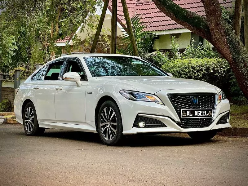 Toyota Crown   - 2018
