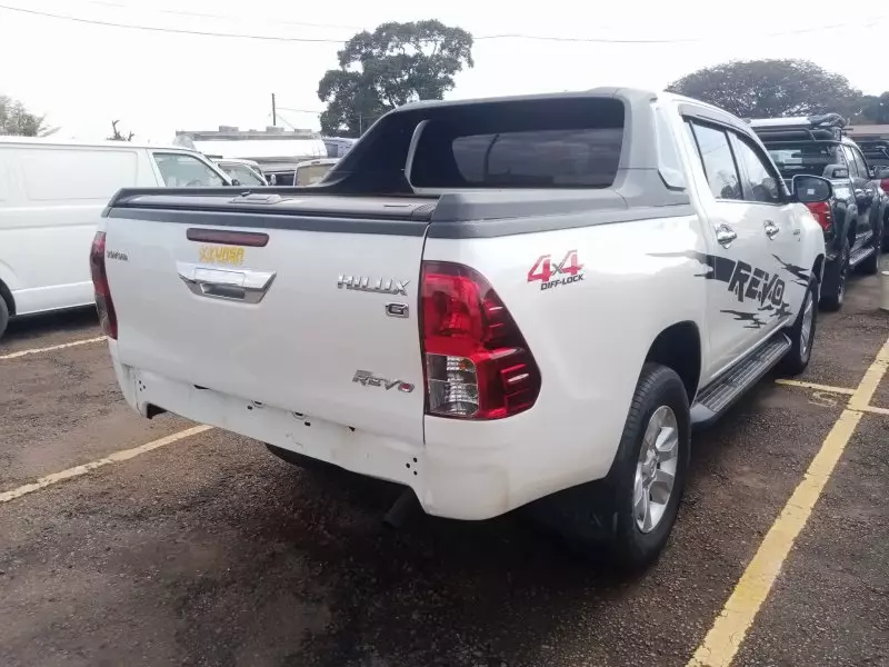 Toyota Hilux   - 2019