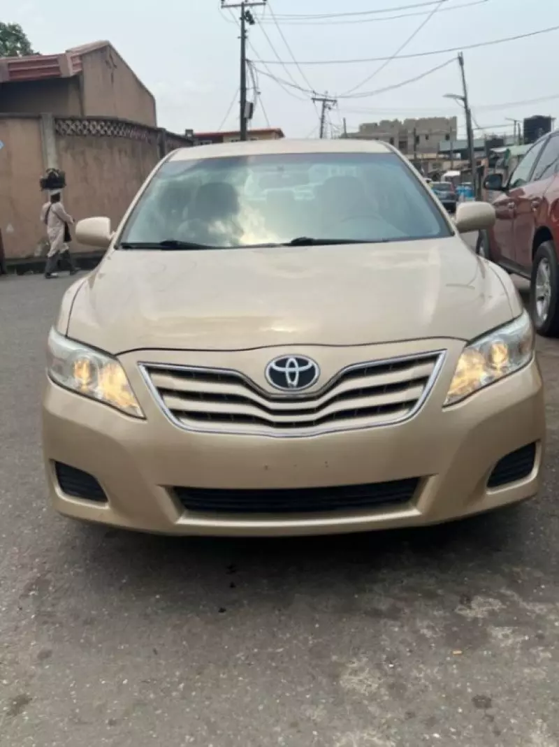 Toyota Camry - 2011