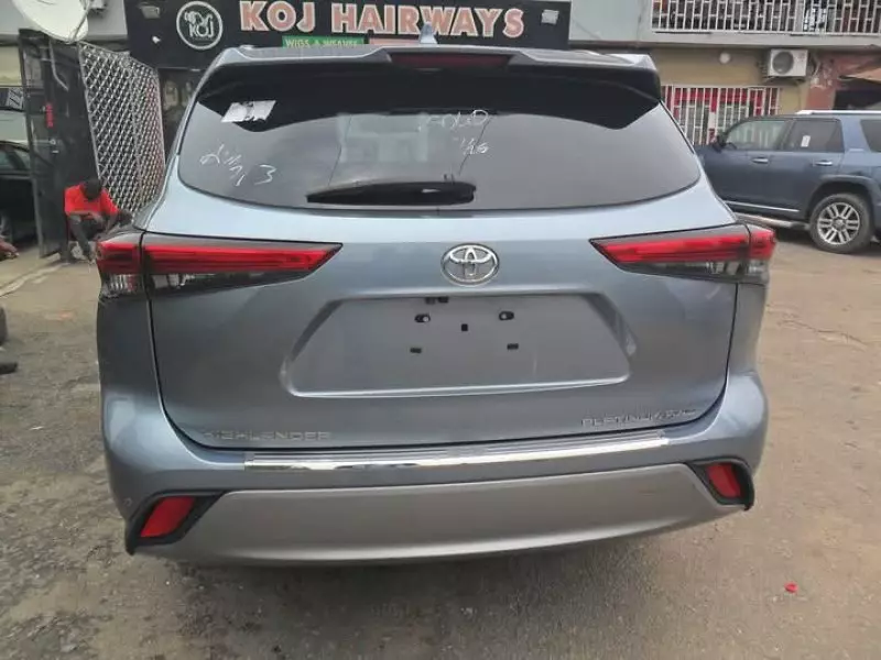 Toyota Highlander   - 2020
