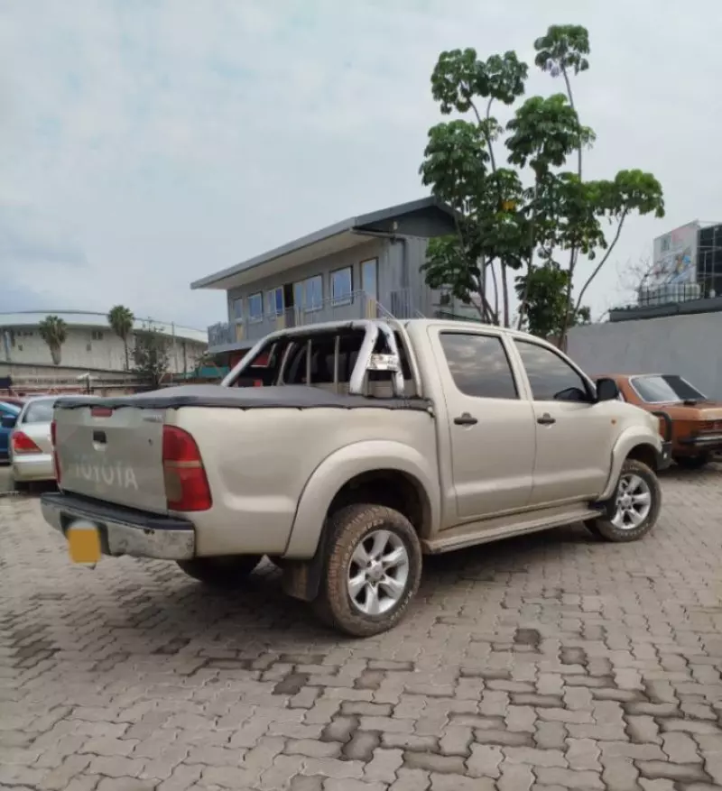 Toyota Hilux   - 2012