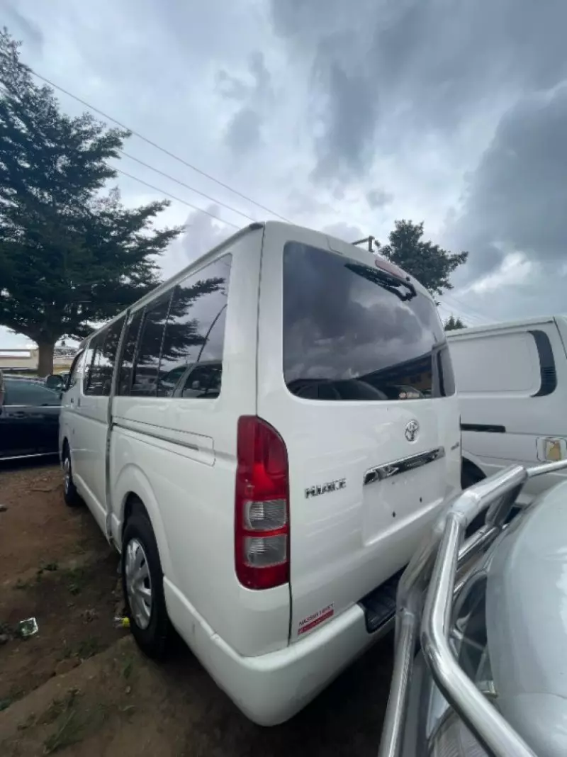 Toyota Hiace   - 2014