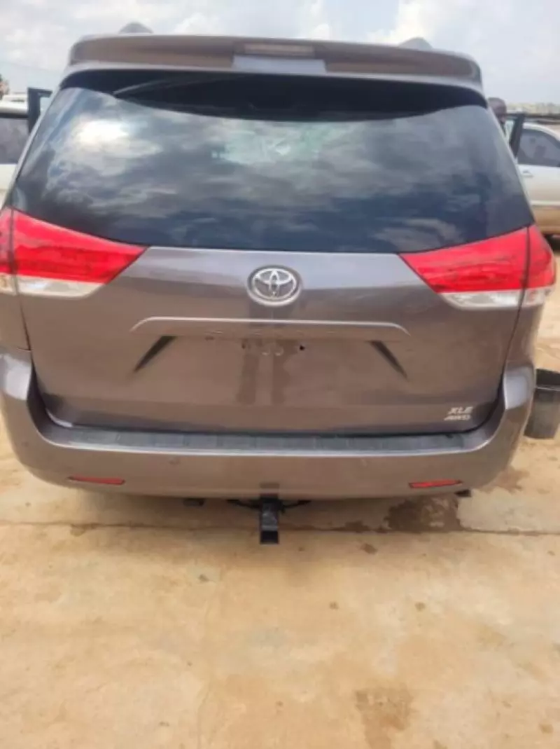 Toyota Sienna   - 2012