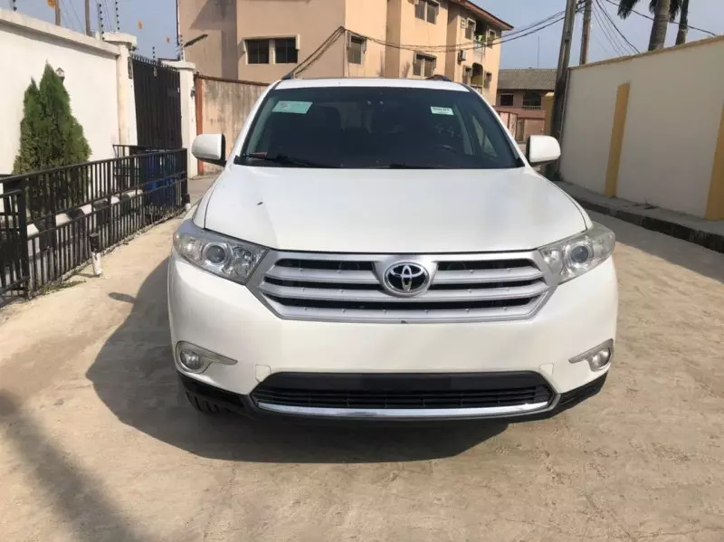 Toyota Highlander   - 2012