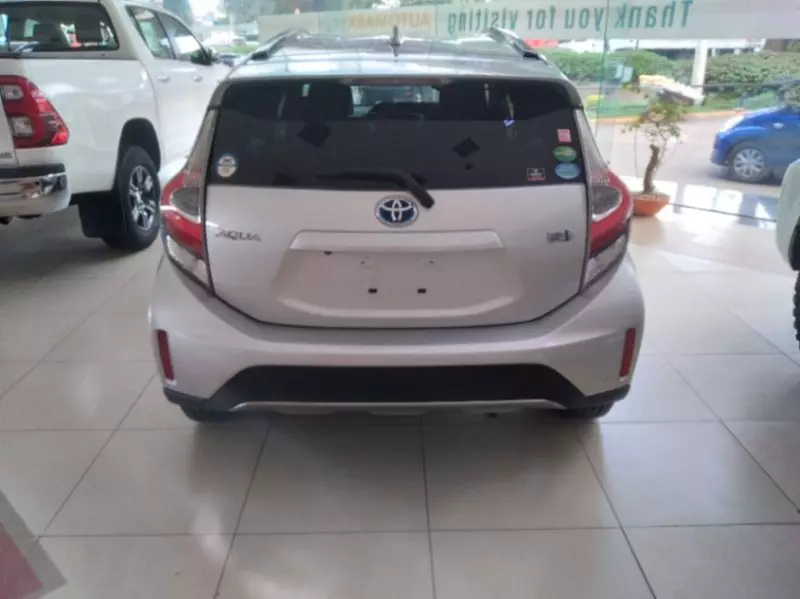 Toyota Aqua Hybrid   - 2017