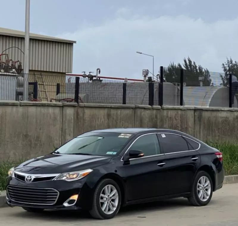 Toyota Avalon   - 2013