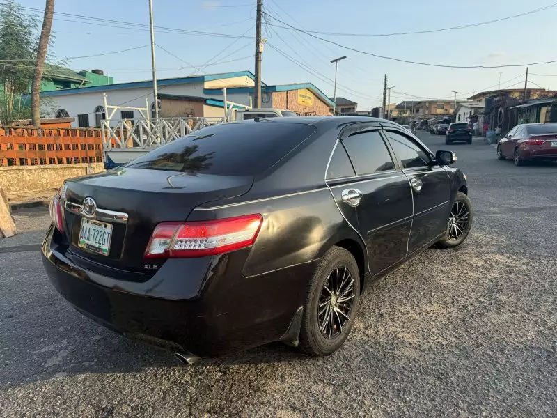 Toyota Camry   - 2011