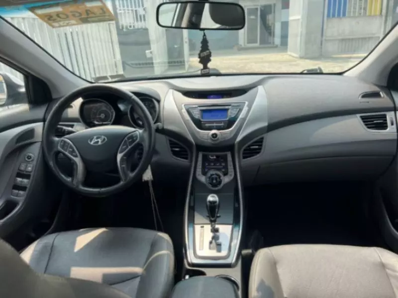 Hyundai Elantra   - 2013