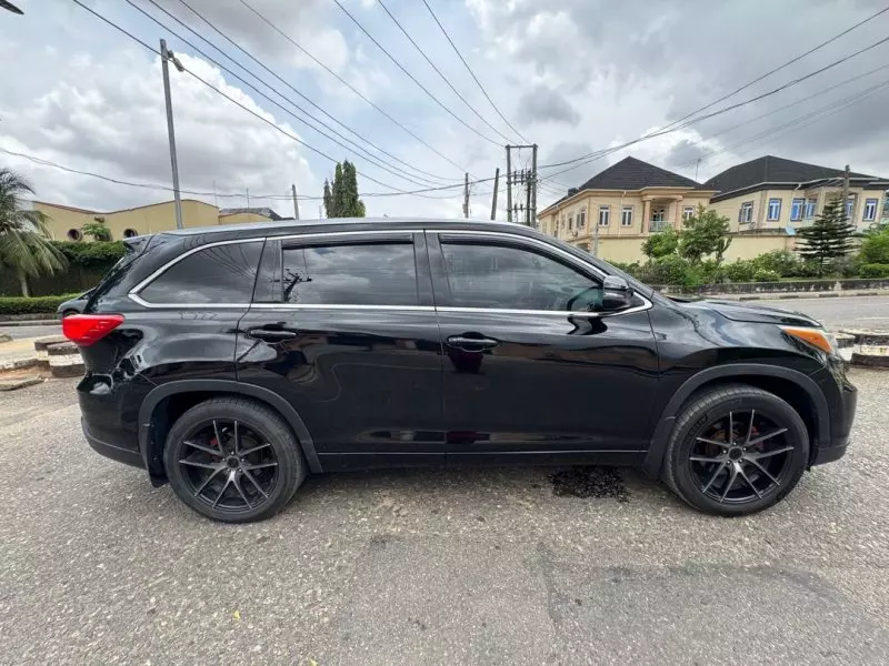 Toyota Highlander   - 2015