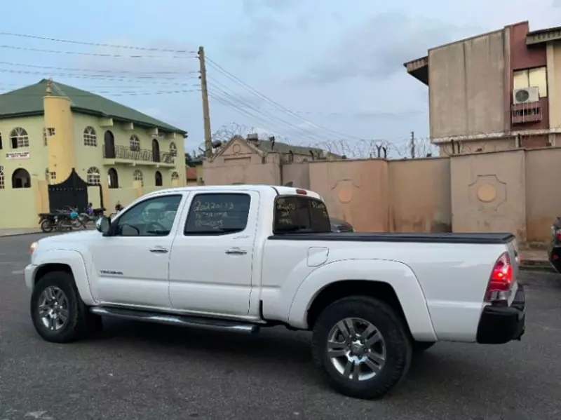 Toyota Tacoma   - 2014