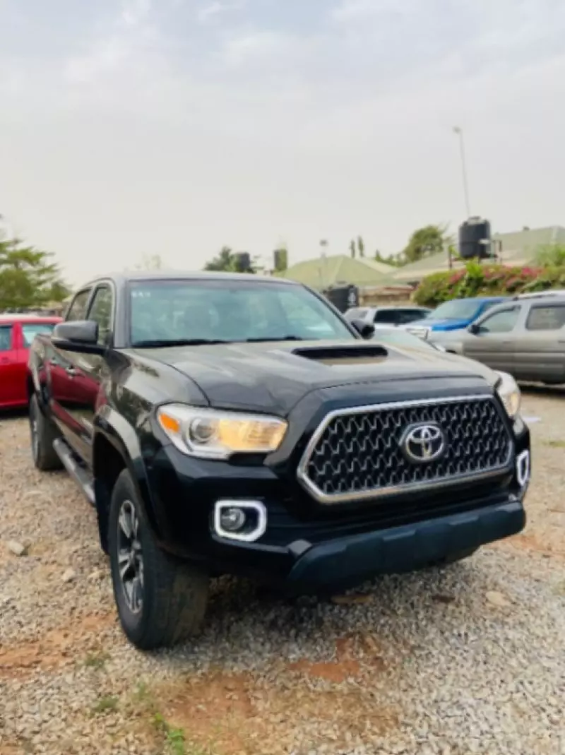 Toyota Tacoma   - 2018