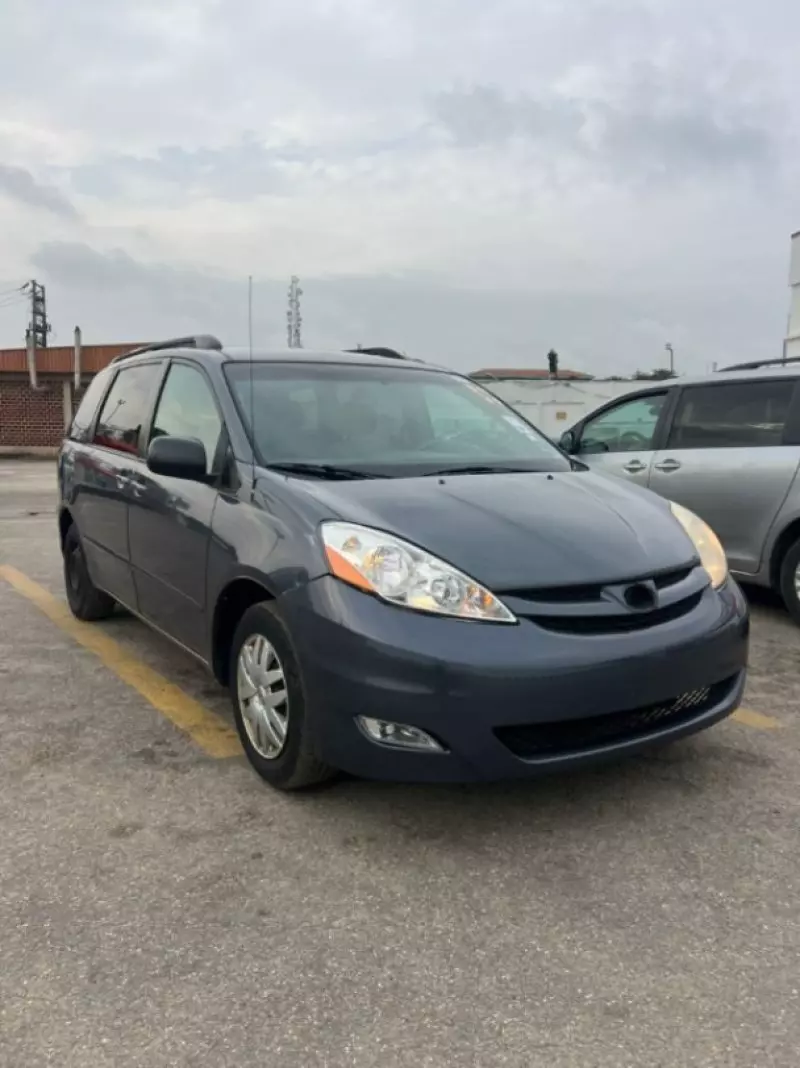 Toyota Sienna   - 2007