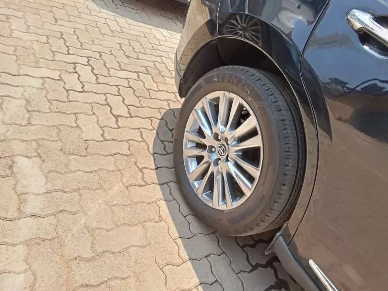 Toyota Harrier   - 2017