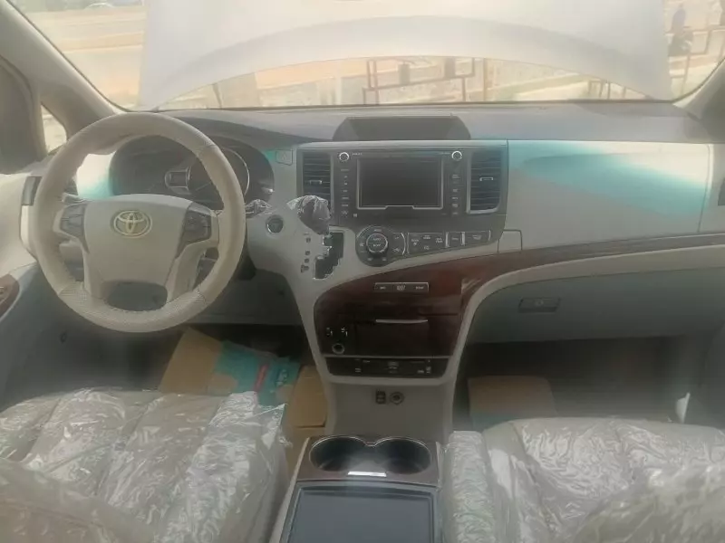 Toyota Sienna   - 2012