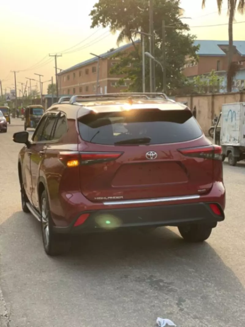 Toyota Highlander   - 2022