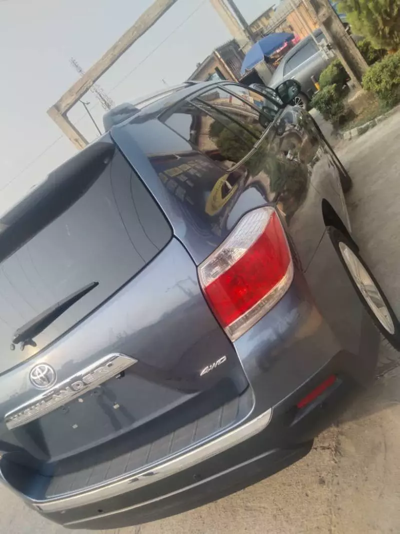 Toyota Highlander   - 2013