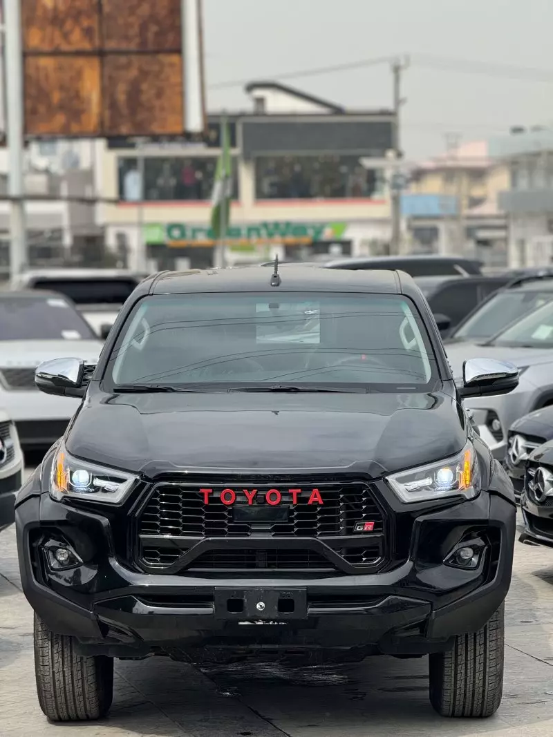 Toyota Hilux   - 2019