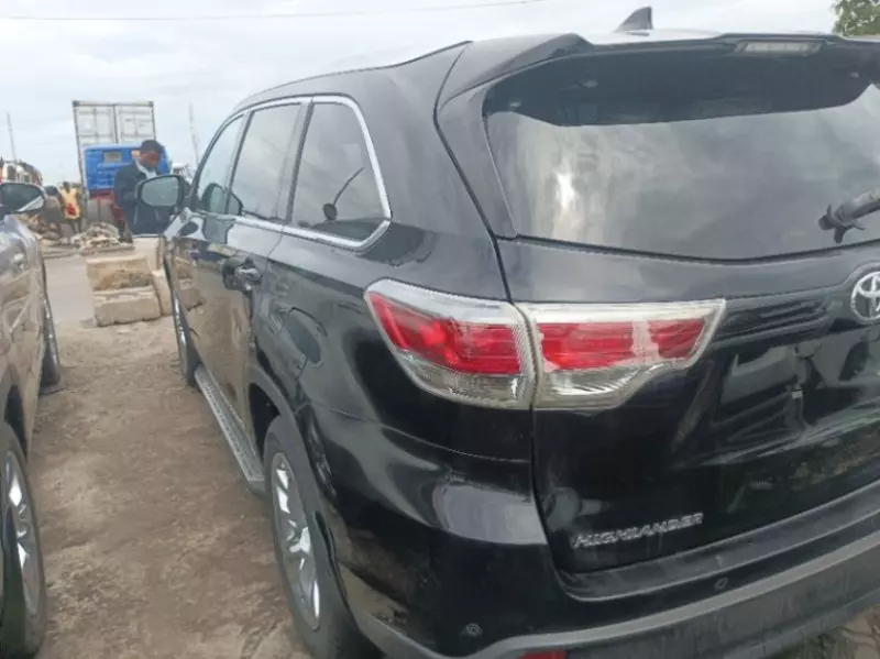 Toyota Highlander   - 2015