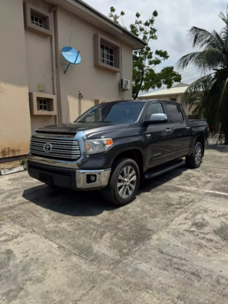 Toyota Tundra   - 2017