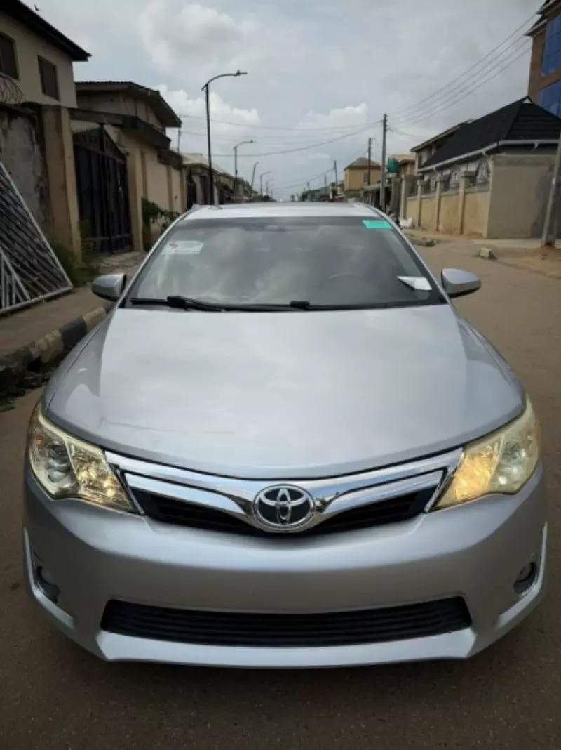 Toyota Camry   - 2012