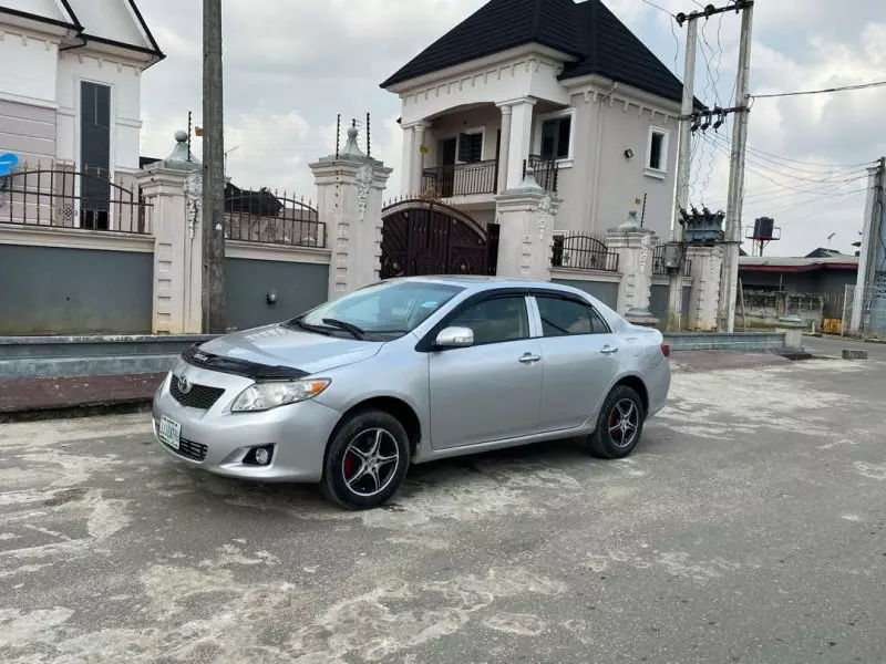 Toyota Corolla   - 2010