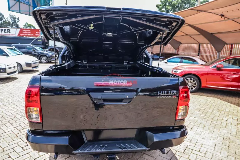 Toyota Hilux    - 2019