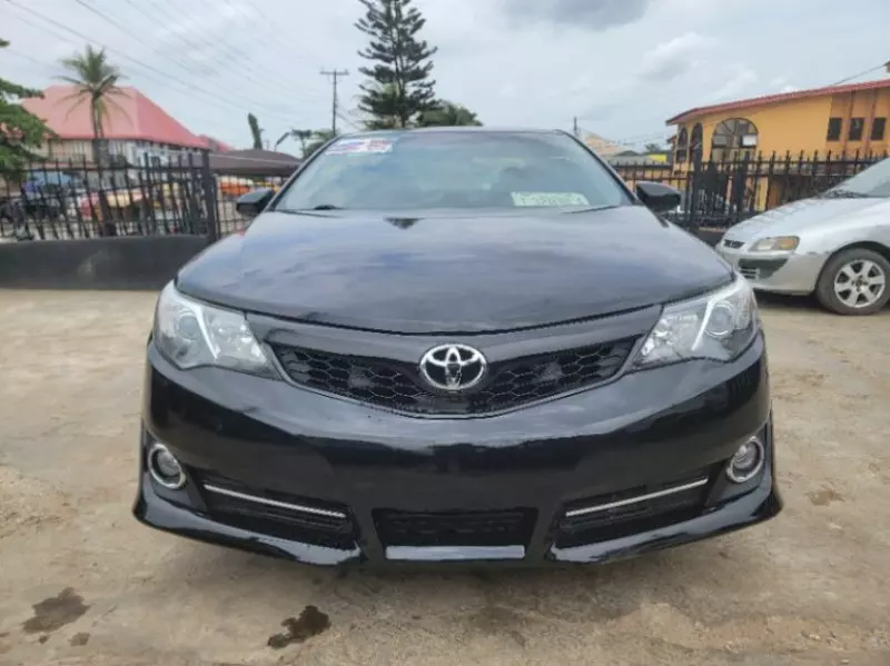 Toyota Camry   - 2012