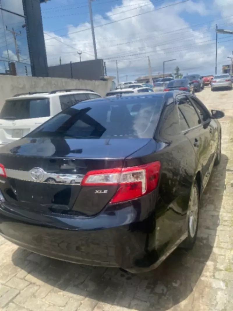Toyota Camry   - 2012