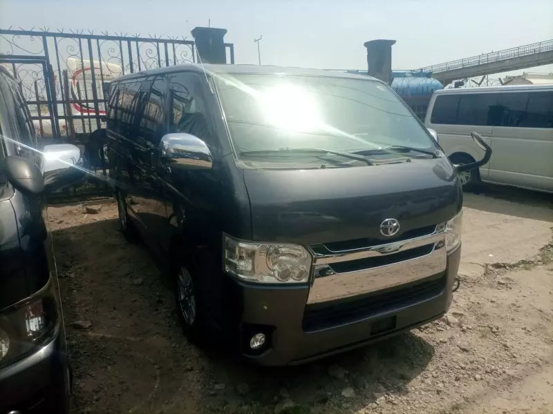 Toyota Hiace   - 2011