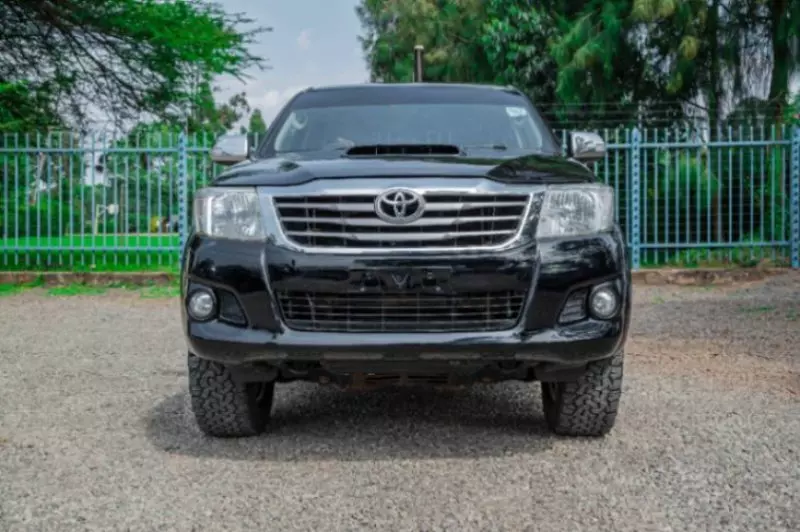 Toyota Hilux   - 2014