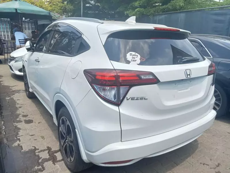 Honda Vezel    - 2015