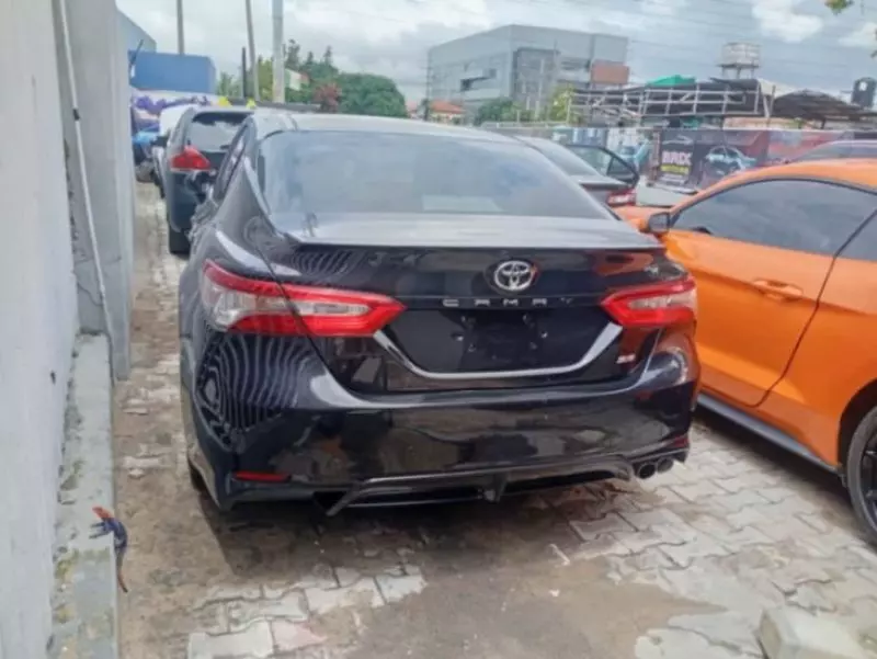 Toyota Camry   - 2018