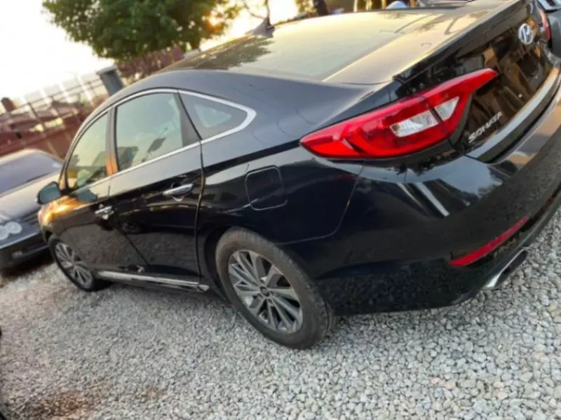 Hyundai Sonata   - 2015