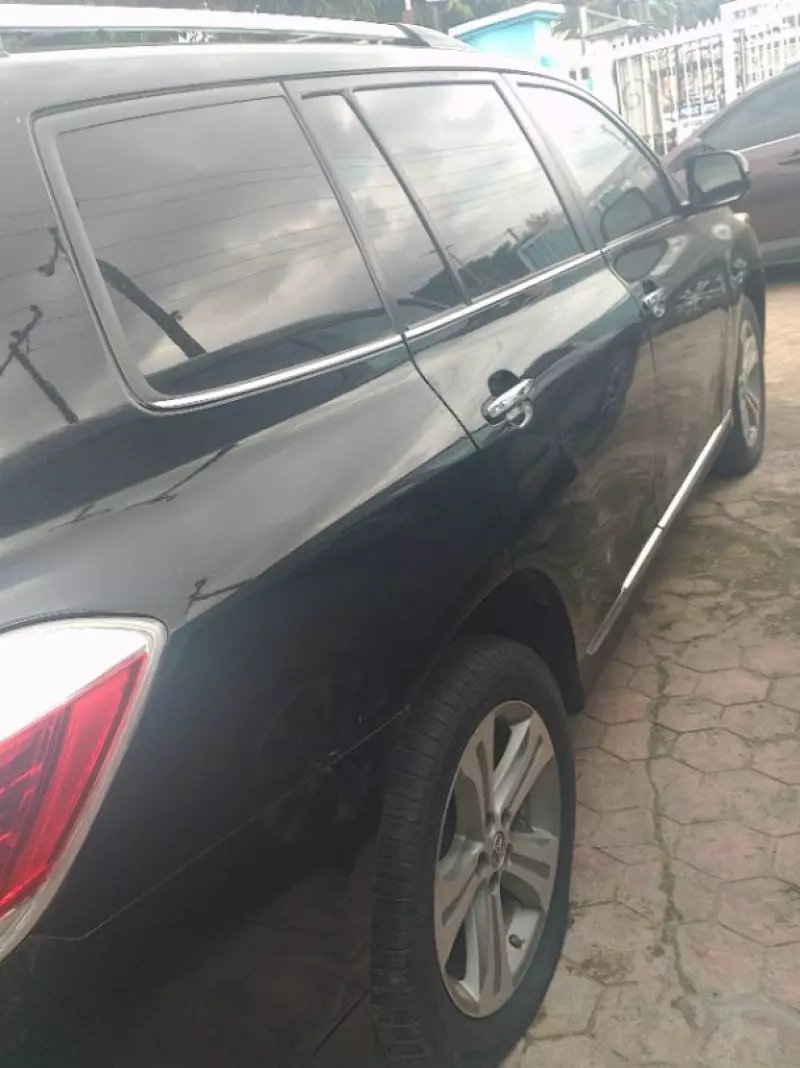 Toyota Highlander   - 2012