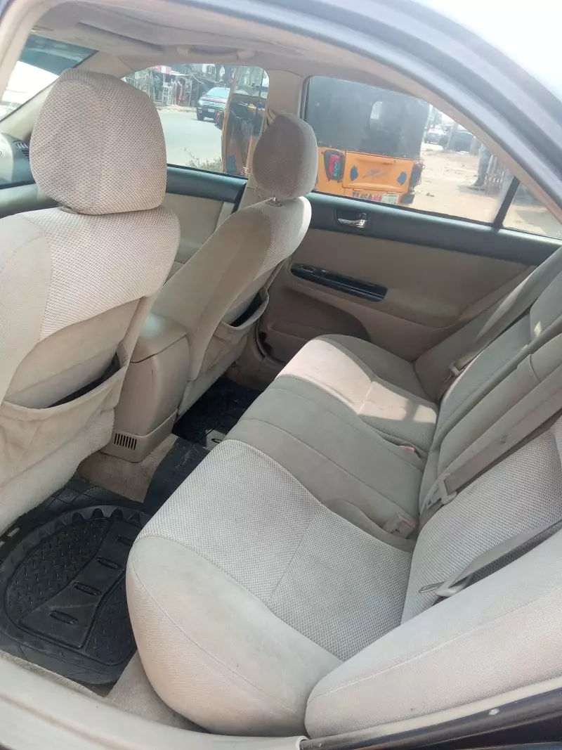 Toyota Camry   - 2005