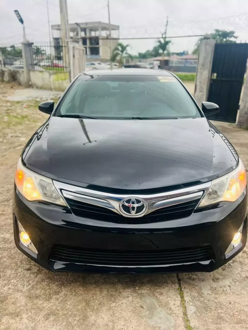 Toyota Camry   - 2012