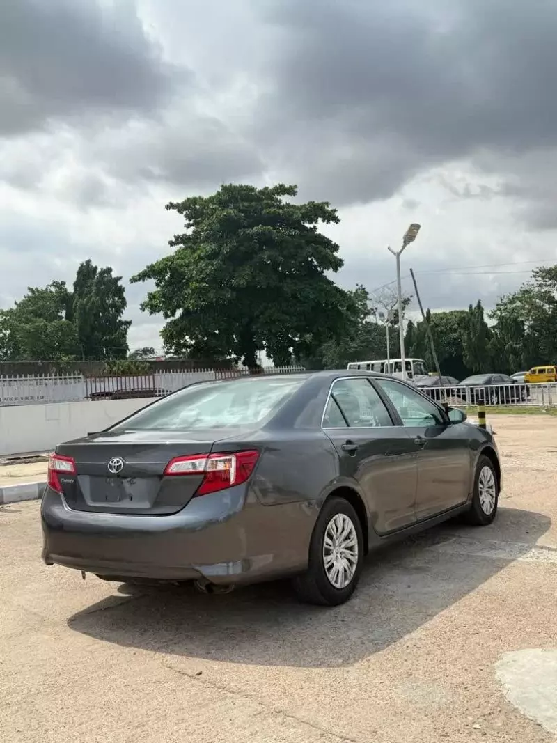 Toyota Camry   - 2012