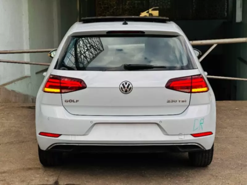 Volkswagen Golf   - 2017