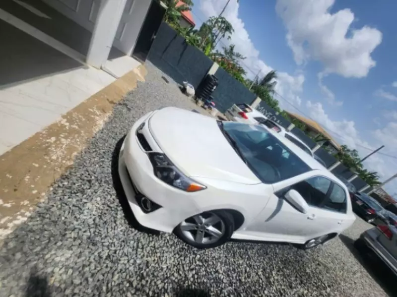Toyota Camry   - 2014