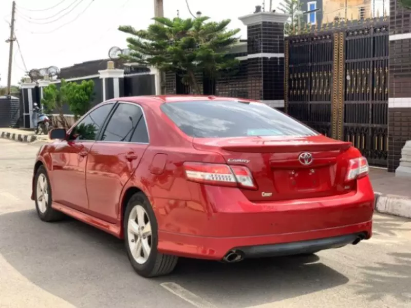 Toyota Camry   - 2012