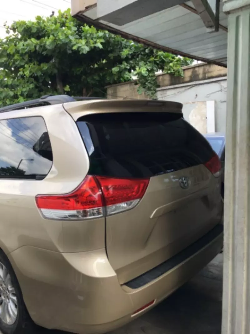 Toyota Sienna   - 2013