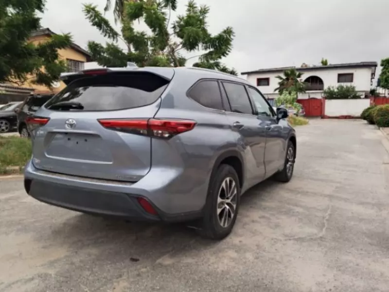 Toyota Highlander   - 2020