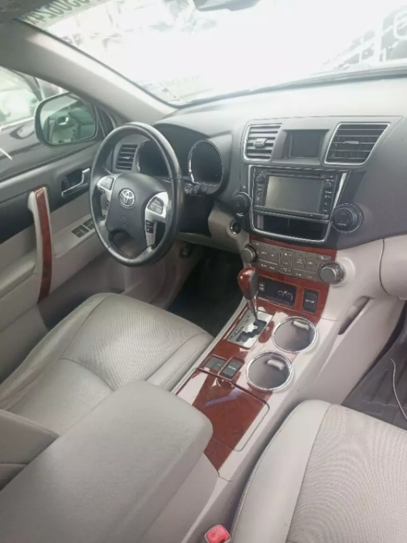 Toyota Highlander   - 2013