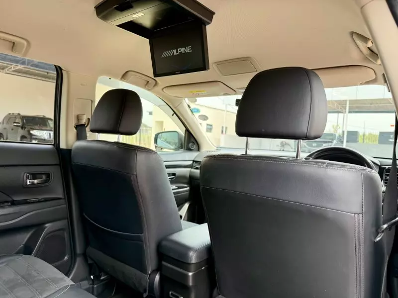 Mitsubishi Outlander hybrid    - 2017