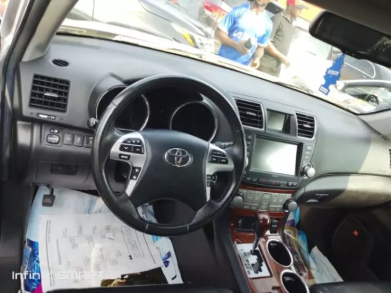 Toyota Highlander   - 2013