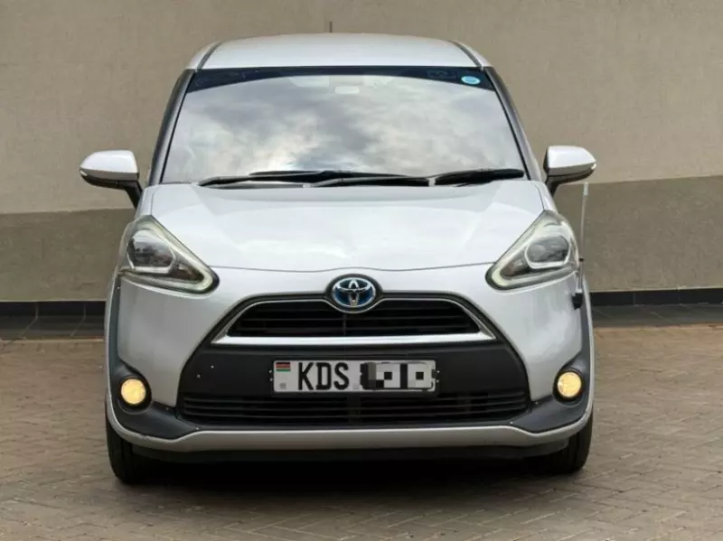 Toyota Sienta Hybrid    - 2017