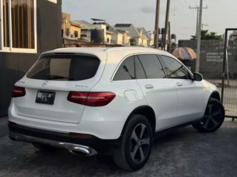 Mercedes-Benz GLC 300   - 2017